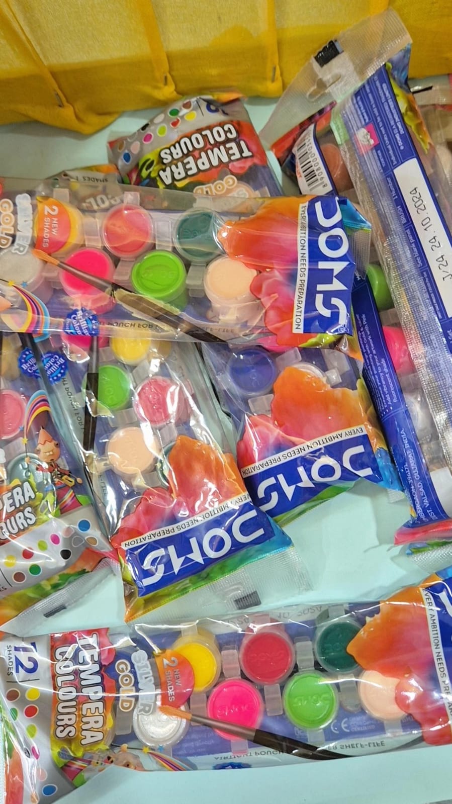 DOMS 12-Piece Water Colour Set šØ