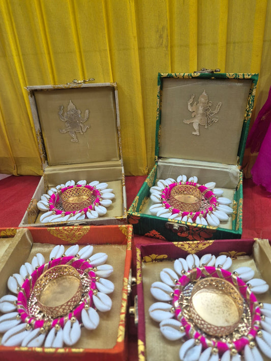 Shell Diya with Box 🌺(setof 2)
